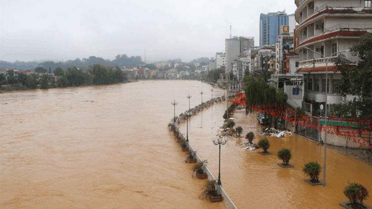 Vietnam'da sel nedeniyle 10 kişi hayatını kaybetti