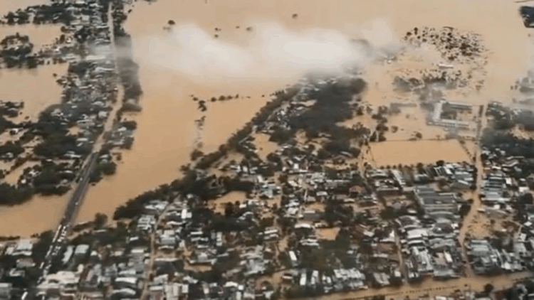 Vietnam'da sel nedeniyle hayatını kaybedenlerin sayısı 13’e yükseldi