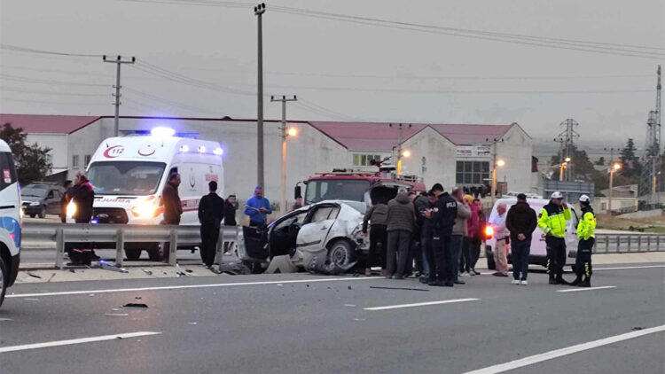Yola çıkan köpek kazaya neden oldu: 2 yaralı