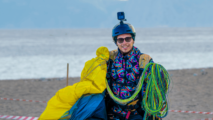 Yamaç paraşütüyle Tahtalı Dağı'nın zirvesinden sahile indiler