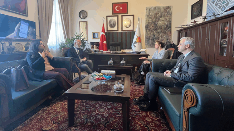 Yasemin Minguzzi, TBMM'de siyasi partileri ziyaret etti