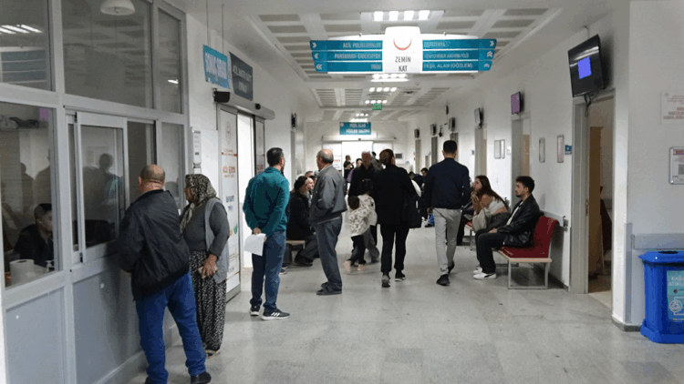 Yine covid varyantlarını görüyoruz, çok yoğun hastalarımız geliyor