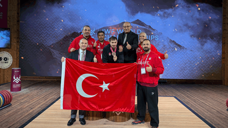 Yusuf Fehmi Genç, Dünya Halter Şampiyonası’nda bronz madalya kazandı