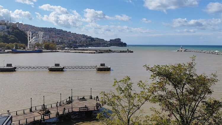 Zonguldak’ta deniz çamur rengine büründü