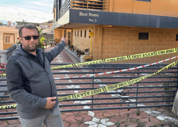 Zemindeki kayma nedeniyle tahliye edilen binada oturan aileler: Mağduriyet yaşıyoruz