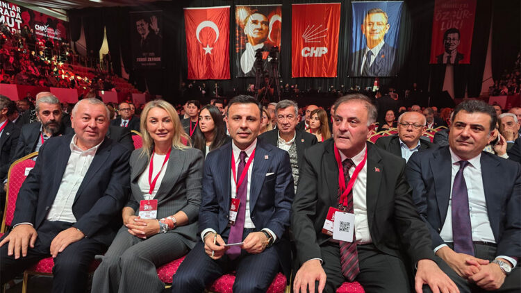 CHP'nin 39'uncu Olağan İstanbul İl Kongresi başladı
