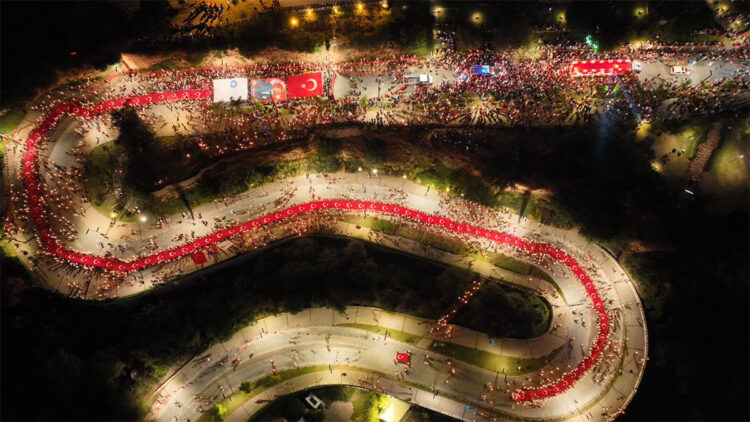 Antalya'da Cumhuriyet'in kuruluşunun 102'nci yıl dönümü coşkusu