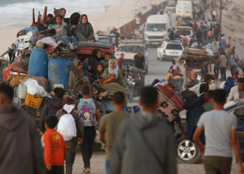 İlk yardım tırları Gazze'ye ulaştı