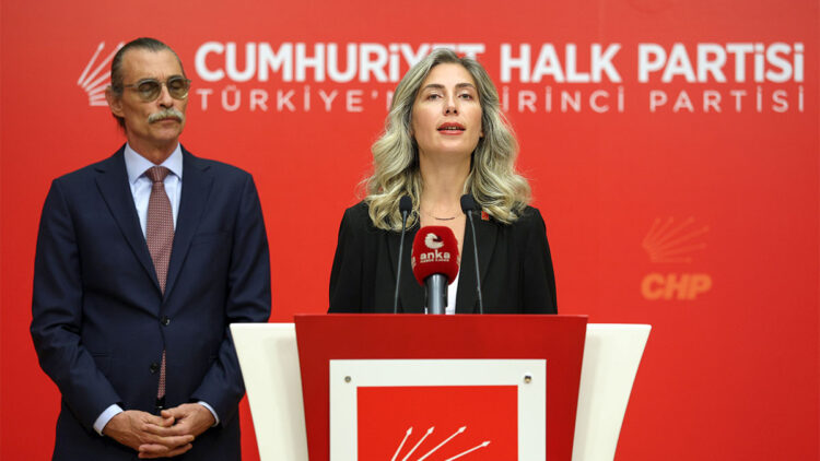 Devlet Tiyatroları'nı siyasi parti sahnesine çevirmeyin