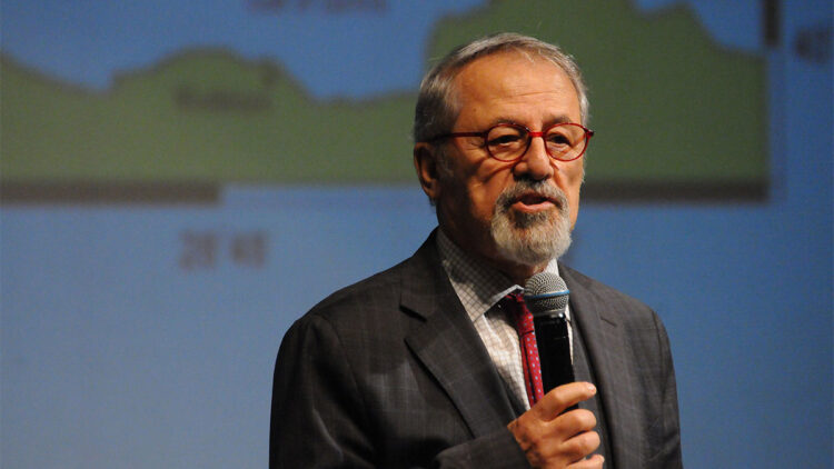 Naci Görür uyardı; Hasarlı evlerden uzak durun