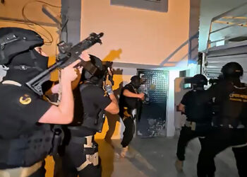 DEAŞ adına esnaftan para toplayan, vermeyeni darbeden 19 şüpheli yakalandı