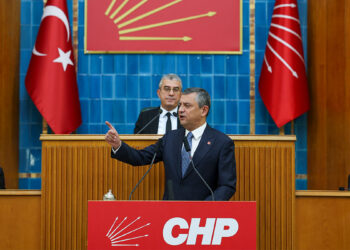 İsrail'in düğün evinin defçisi gibi davranıyorsunuz!