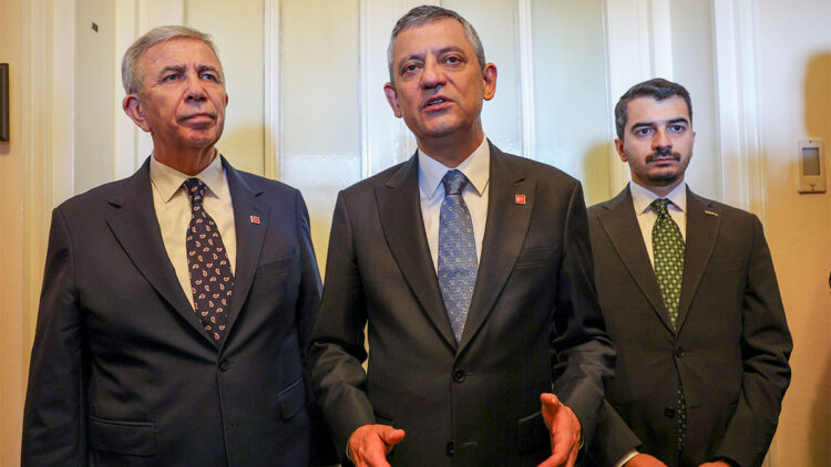 Gökçek ailesi bir kumpasın peşinde