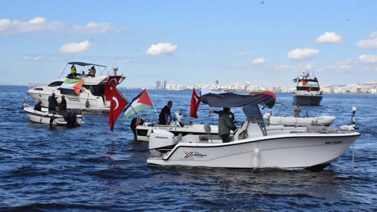 Tekneler Sumud Filosu'na destek için denize açıldı