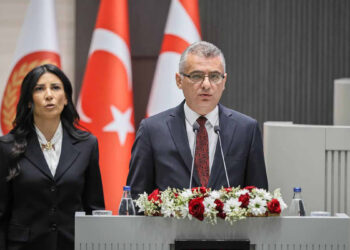 Tufan Erhürman Cumhuriyet Meclisi'nde ant içti