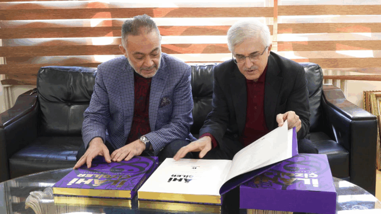 ‘İlahi Çizgiler – Hat Sanatının Öncüleri’ kitabı değerlendirildi