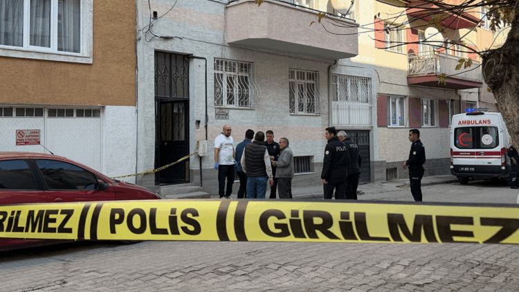 2 engelli çocuk annesi kadın, evde boğazı kesilmiş halde bulundu