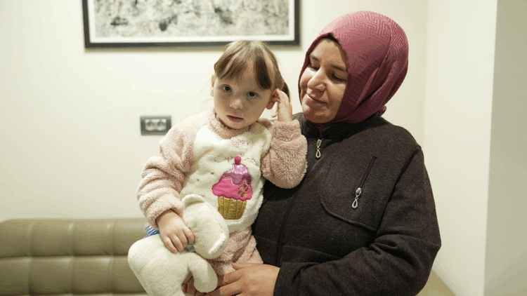 2 yaşındaki Melike Nur, annesinden alınan karaciğer parçasıyla sağlığına kavuştu