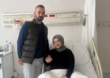 24 haftalık bebeğe anne karnında omurilik ameliyatı