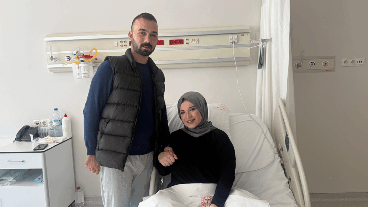 24 haftalık bebeğe anne karnında omurilik ameliyatı