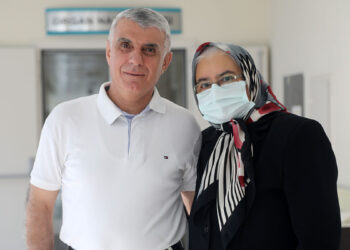 37 yıllık eşinin böbreğiyle yaşama tutundu