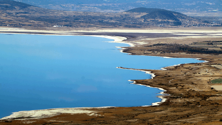 55 yılda 21,3 metre çekilen Burdur Gölü havadan görüntülendi