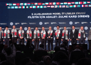 5'inci Model İslam İşbirliği Teşkilatı Liseler Zirvesi İstanbul'da başladı