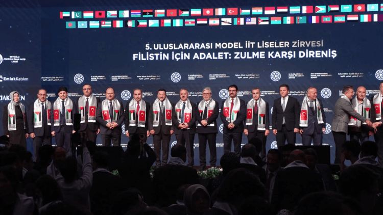 5'inci Model İslam İşbirliği Teşkilatı Liseler Zirvesi İstanbul'da başladı