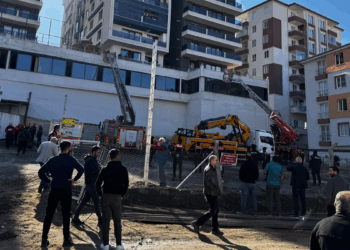 7 katlı binanın otoparkında yangın; 29 kişi dumandan etkilendi