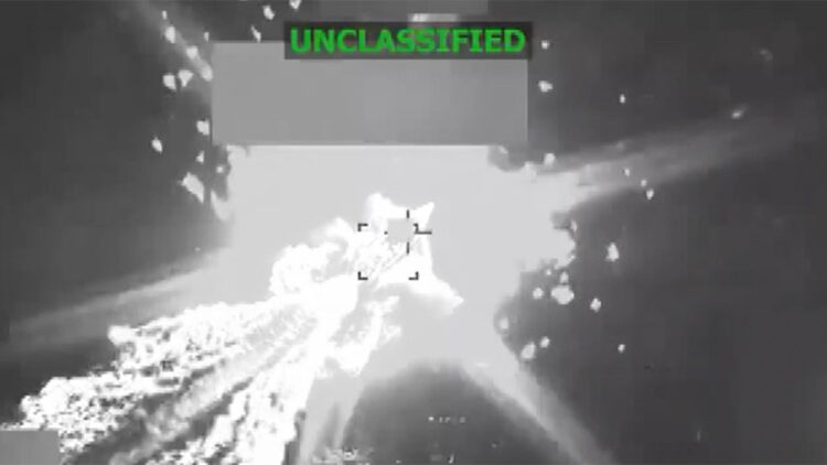 Karayipler'de uyuşturucu taşıdığı öne sürülen tekneye saldırı