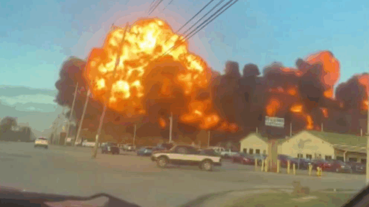 ABD'de kargo uçağı düştü: 7 ölü, 11 yaralı 