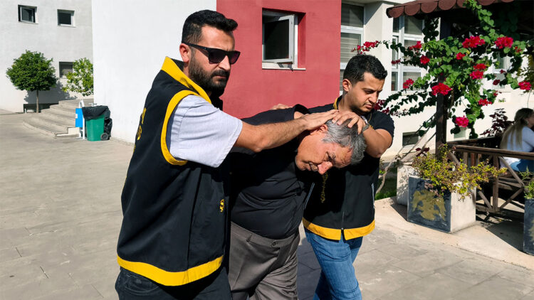 Cinayet şüphelisi susma hakkını kullandı