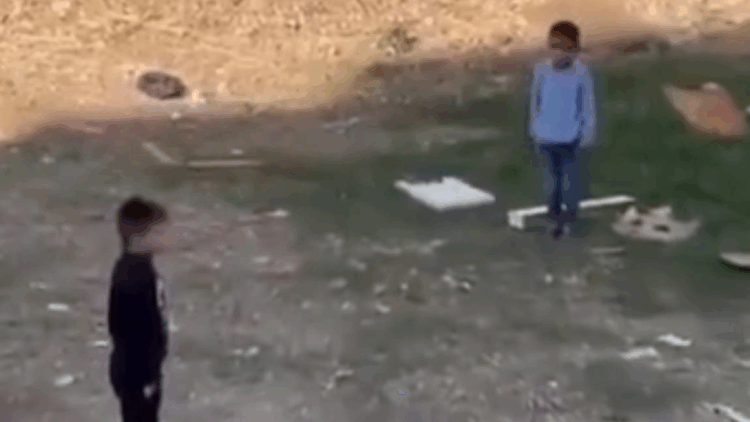 AFAD'ın siren testi sırasında çocuklar esas duruşa geçti