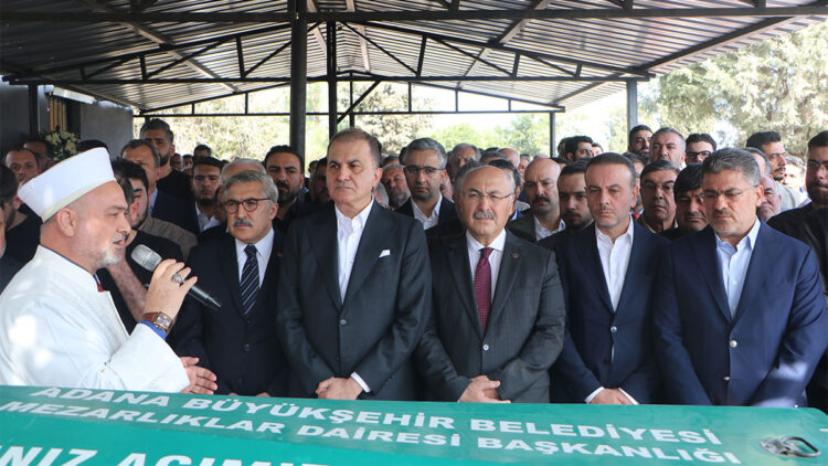 Ömer Çelik dayısının cenazesine katıldı