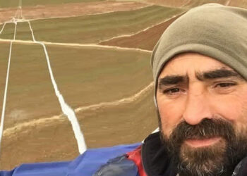 Tarsus'ta akıma kapılan 2 işçiden biri öldü