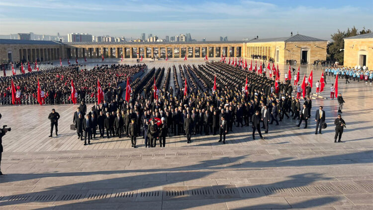 Anıtkabir'de hayat durdu; Anıtkabir'de 10 Kasım töreni