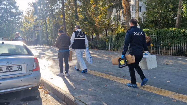 Annesi ile ağabeyini pompalı tüfekle öldürdü