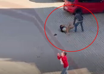 Annesi ile gönül ilişkisi olan kişiyi 22 bıçak darbesiyle öldürdü