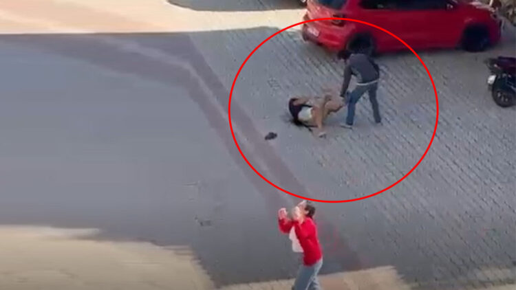 Annesi ile gönül ilişkisi olan kişiyi 22 bıçak darbesiyle öldürdü