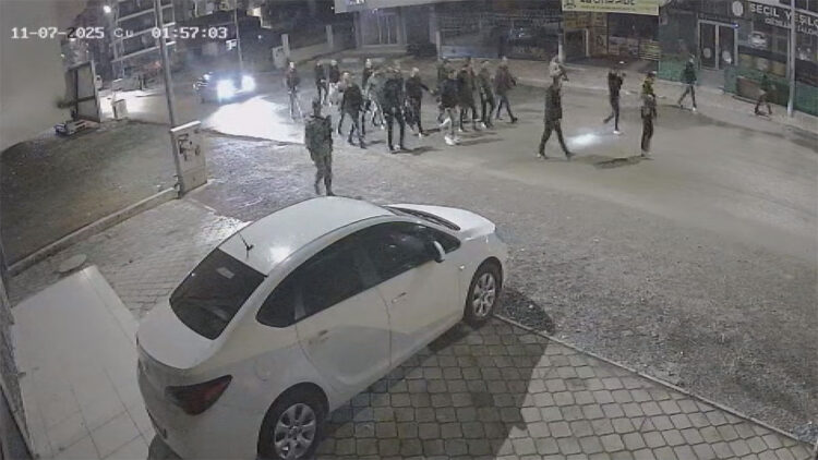 Antalya İl Emniyet Müdürü Sabit Akın Zaimoğlu'nun üzerine aracını sürdü