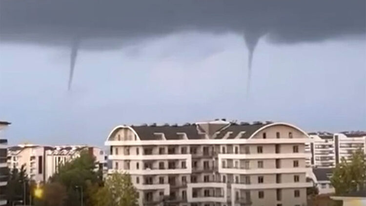 Antalya'da denizde hortumlar oluştu