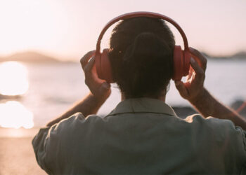 Müzik dinlemek demans riskini azaltıyor