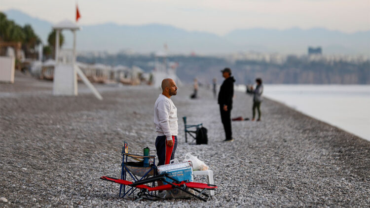 Ata'ya denizde saygı duruşu
