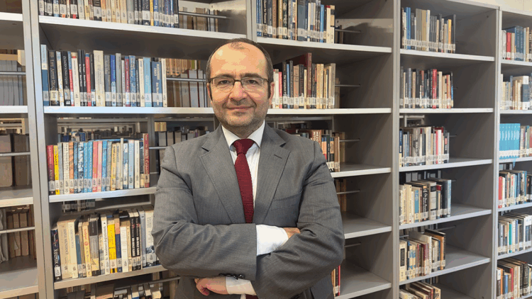 Adaletin terazisini insanlar tutmalı