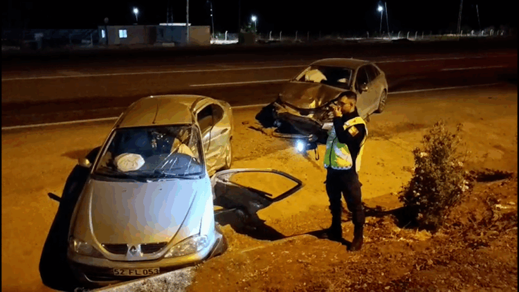 Adıyaman'da otomobiller çarpıştı; 12 yaralı