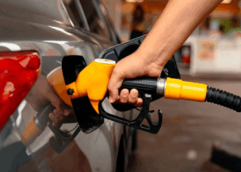 Akaryakıtta tabela değişti: Benzine zam geldi