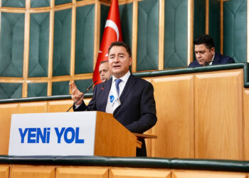 Şu an yaşadığımız krizden öte içten içe bir çürüme