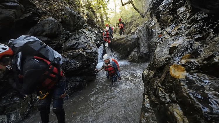 Amanos Dağları eteklerindeki Karaçay Vadisi'nde 7 yeni şelale keşfedildi