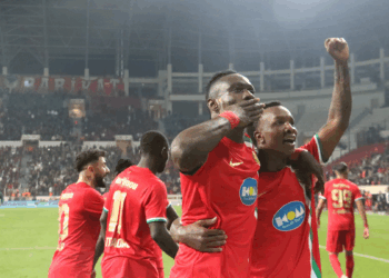Amed Sportif Faaliyetler, Esenler Erokspor'u 2 -1 yendi