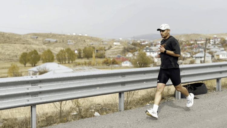 Amerikalı sporcuyu örnek alıp uzun mesafe koşularına başladı